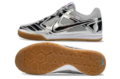 Supreme x Nike SB Gato IC - Silver/Metallic Silver/Tan
