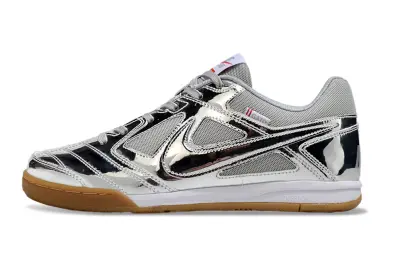 Supreme x Nike SB Gato IC - Silver/Metallic Silver/Tan