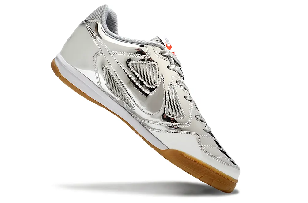 Supreme x Nike SB Gato IC - Silver/Metallic Silver/Tan