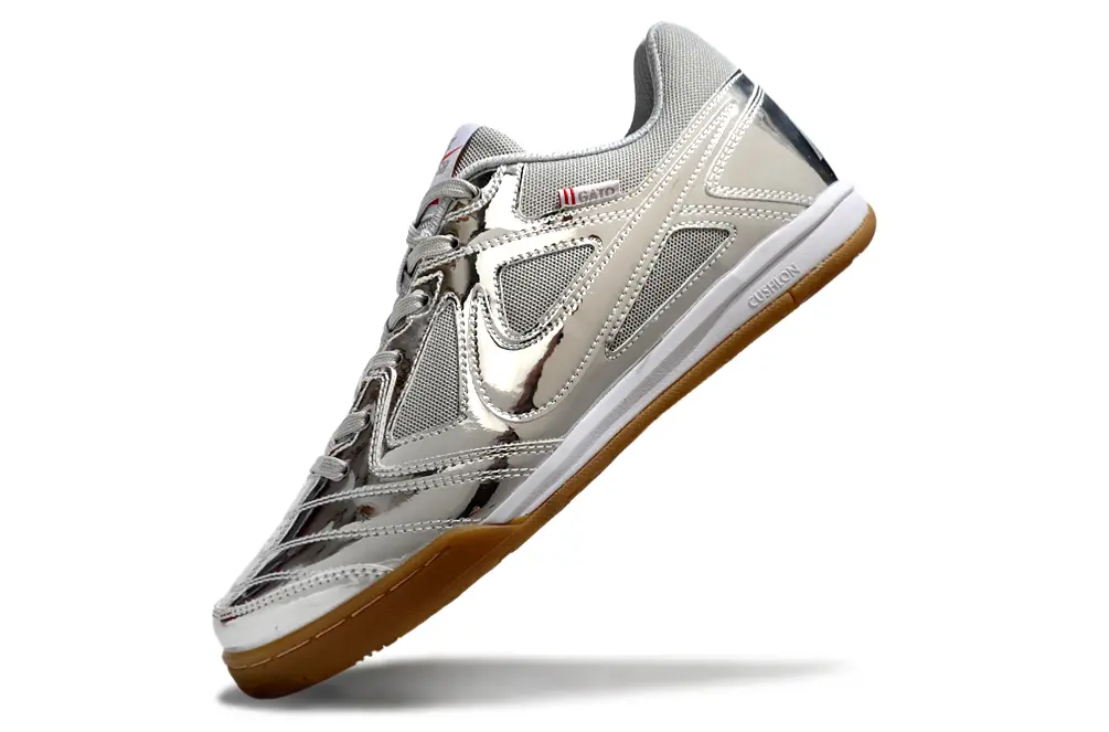Supreme x Nike SB Gato IC - Silver/Metallic Silver/Tan